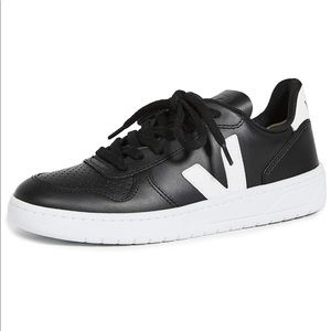 ISO - Black Veja